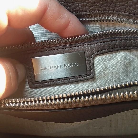 Elegant Brown Leather Handbag - Picture 4 of 16